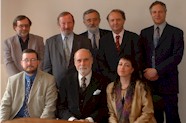 Vint Cerf et le Comit excutif de l'ISOC Wallonie : Andr Rombauts, le prsident Jacques Berleur, Jean-Louis Dethier, Richard Delmas, Paul Ficheroulle, Eric Tomson et Marie-Anne Delahaut. (Photo Jean-Franois Potelle, Institut Jules-Destre)