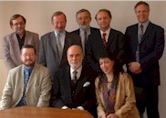 Vint Cerf et le Comit excutif de l'ISOC Wallonie : Andr Rombauts, le prsident Jacques Berleur, Jean-Louis Dethier, Richard Delmas, Paul Ficheroulle, Eric Tomson et Marie-Anne Delahaut. (Photo Jean-Franois Potelle, Institut Jules-Destre)