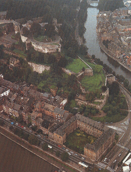 Namur : la citadelle et le confluent (Photo : http://ibelgique.ifrance.com/namuroise/ville/ville.htm)