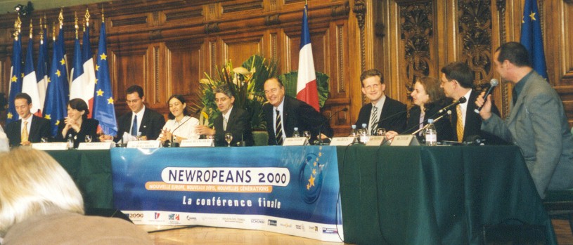 Les modrateurs des panels lors de la confrence finale accueillant M. Jacques Chirac, Prsident de la Rpublique franaise, avant le dbat dmocratique et citoyen
