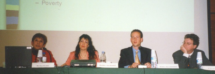 Rosa Delgado, Directrice, Internet Industry Relations, SITA, Suisse, Membre de l'Internet Society, Marie-Anne Delahaut, administratrice dlgue de l'ISOC Wallonie et adjointe  la direction de l'Institut Jules Destre (ONG), Wallonie, Pierre-Henri d'Argenson, tudiant  Sciences-PO Paris et modrateur du Ple,  Chris Zielinski, Directeur, Health Information for Development Project, Internet Society, Angleterre